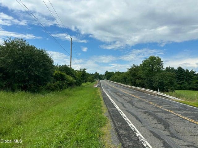 L53 New York 66, Chatham, NY, photo 4