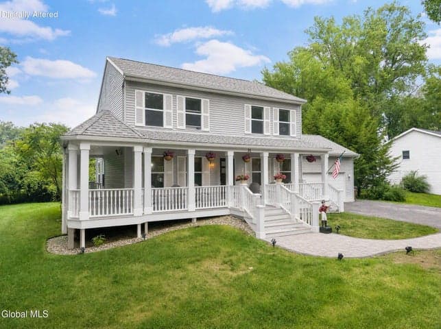 31 Concord Drive, Saratoga Springs, NY, photo 2