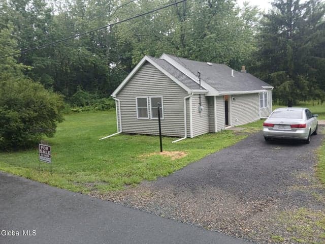 11 Englewood Avenue, East Greenbush, NY