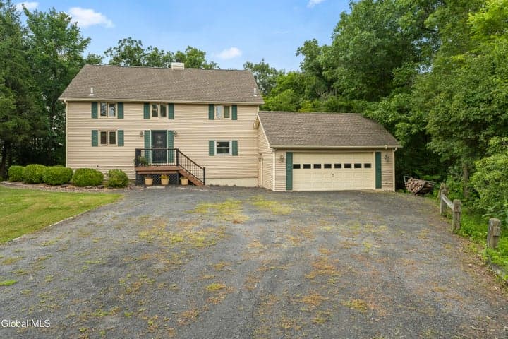 28 Juniper Lane, Athens, NY