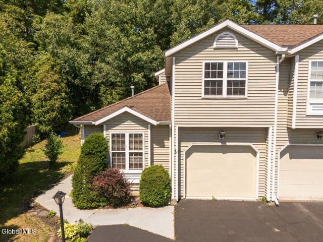 7 Fairwood Drive, Queensbury, NY