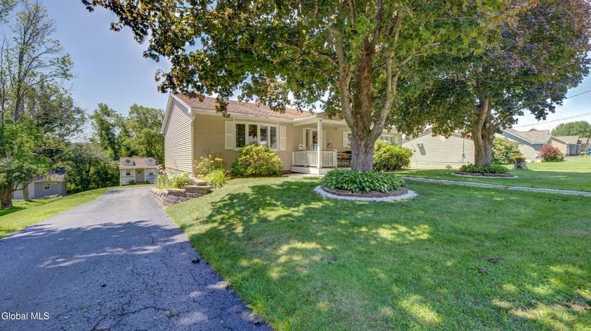 27 Pine Avenue, Johnstown, NY, photo 4
