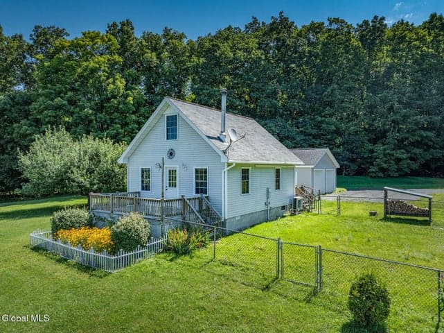 44 Webber Lane, Hebron, NY