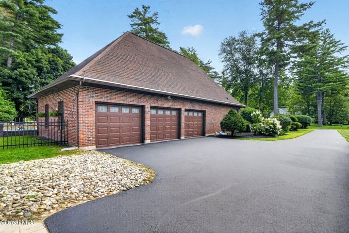 20 Timberwick Drive, Halfmoon, NY, photo 3