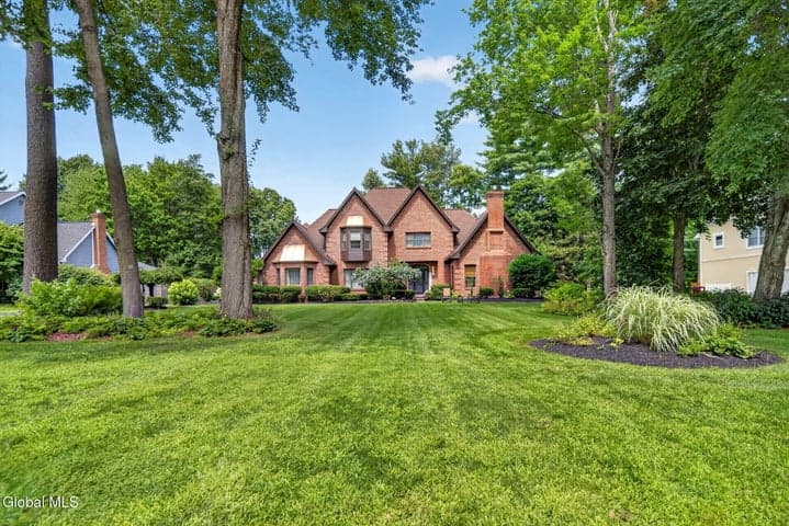 20 Timberwick Drive, Halfmoon, NY