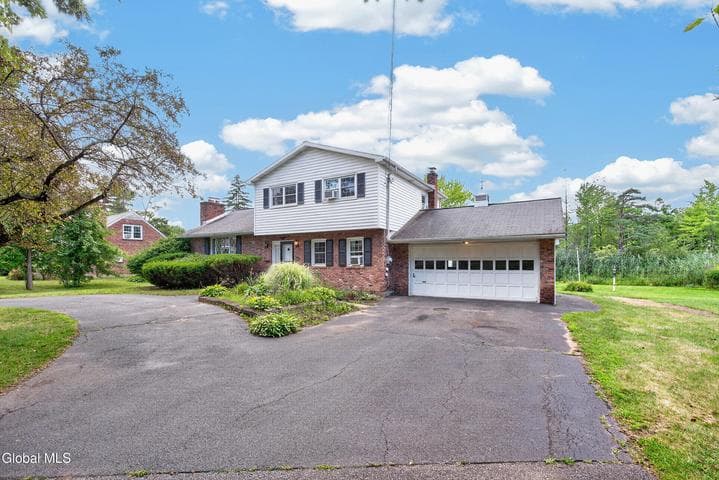 585 Saint David'S Lane, Niskayuna, NY, photo 2