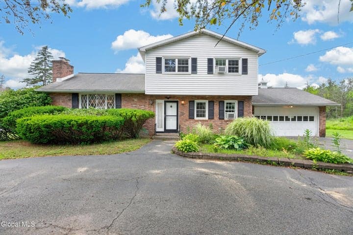 585 Saint David'S Lane, Niskayuna, NY, photo 1