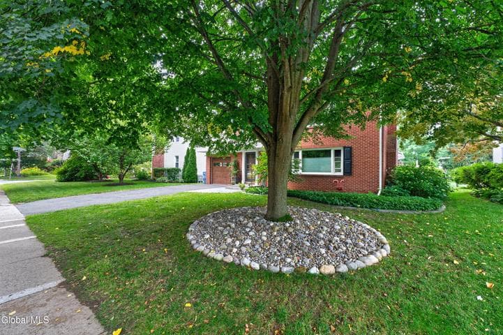 42 Buckingham Drive, Albany, NY, photo 2