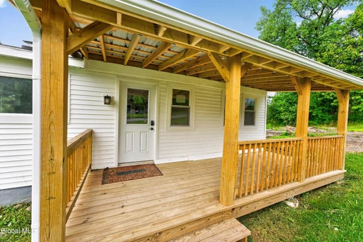 23 Oberlook Avenue, North Greenbush, NY, photo 3