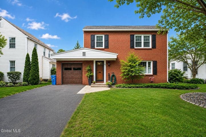 42 Buckingham Drive, Albany, NY