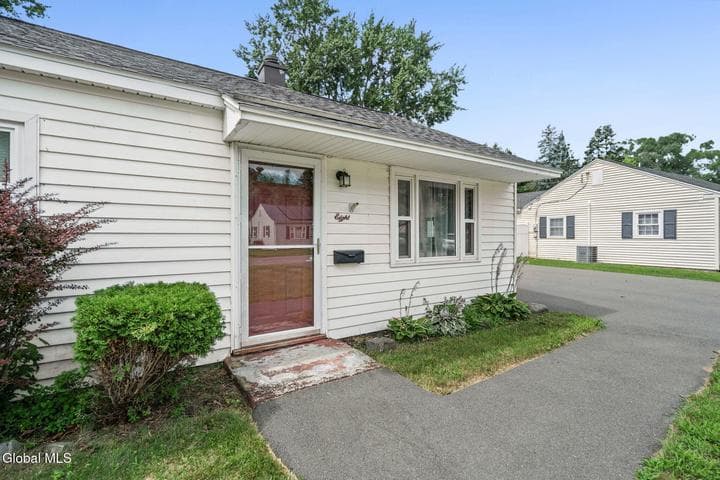 8 Mayhall Street, Colonie, NY, photo 2