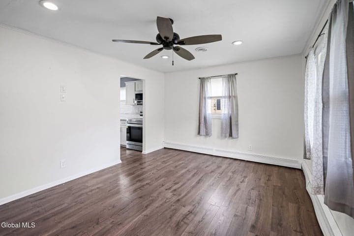 8 Mayhall Street, Colonie, NY, photo 5