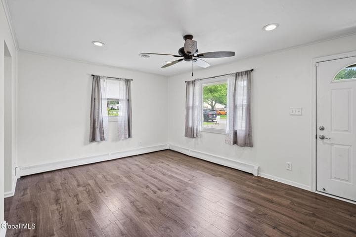 8 Mayhall Street, Colonie, NY, photo 3