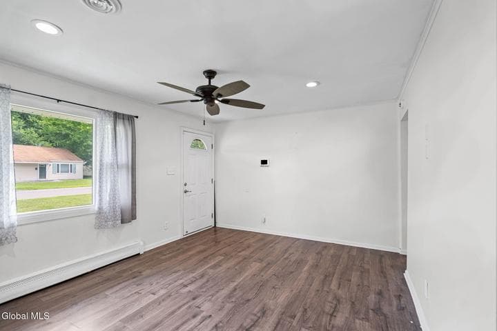 8 Mayhall Street, Colonie, NY, photo 4