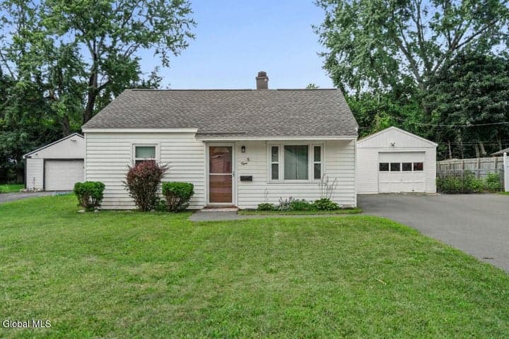 8 Mayhall Street, Colonie, NY