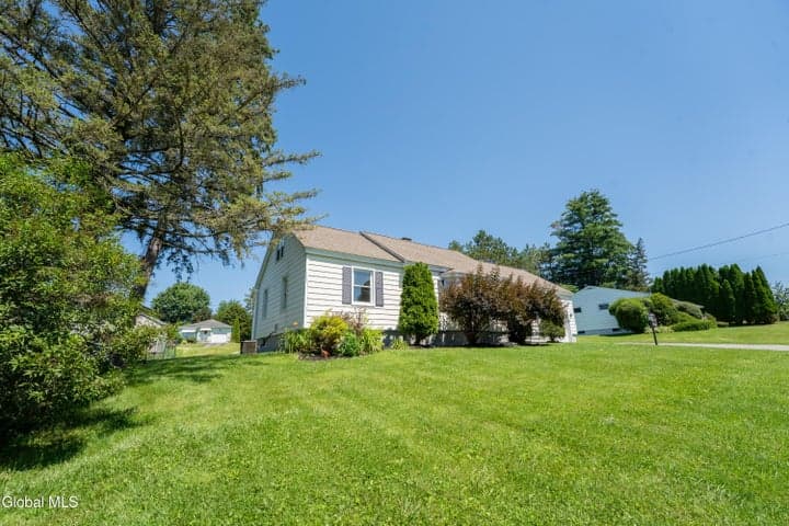 10 Highland Road, Amsterdam, NY, photo 3