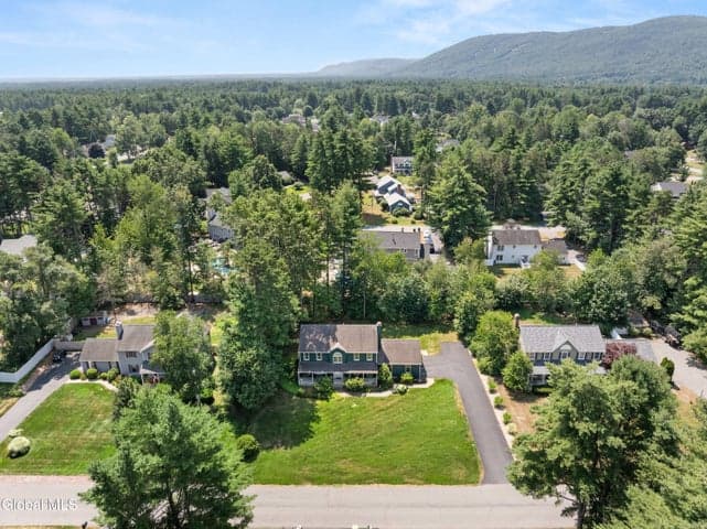 30 Algonquin Drive, Queensbury, NY, photo 2