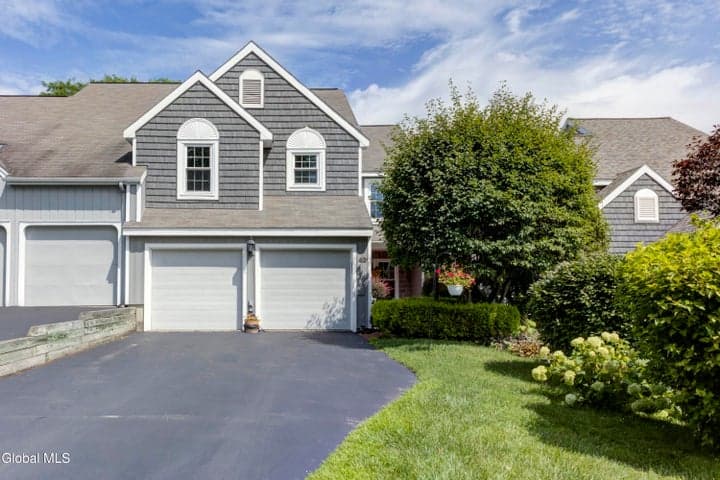 42 Greystone Drive, Guilderland, NY