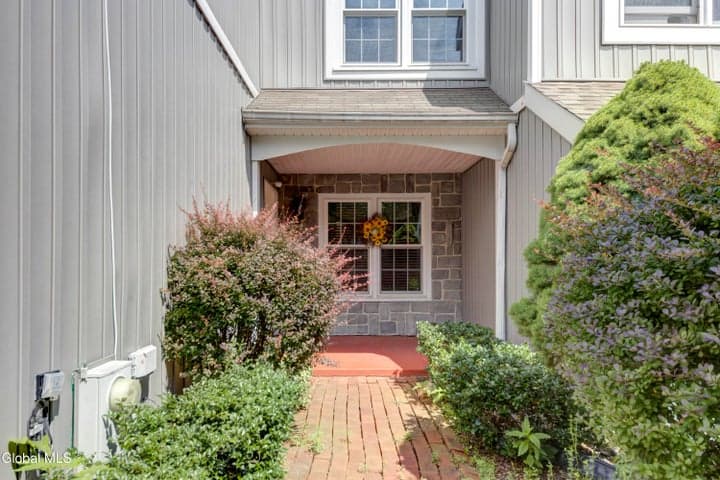 42 Greystone Drive, Guilderland, NY, photo 3