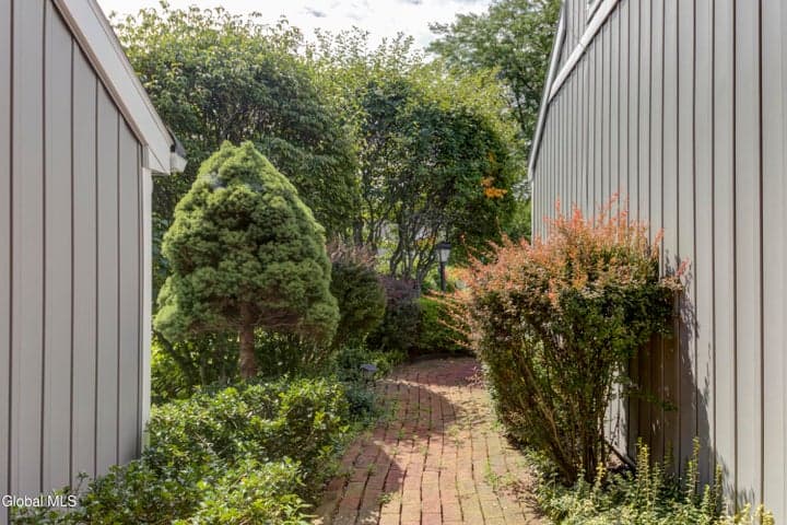 42 Greystone Drive, Guilderland, NY, photo 4