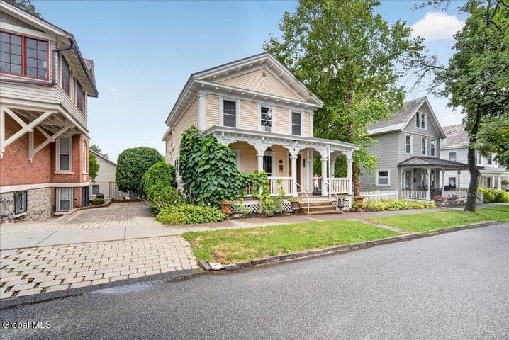 154 Woodlawn Avenue, Saratoga Springs, NY, photo 2