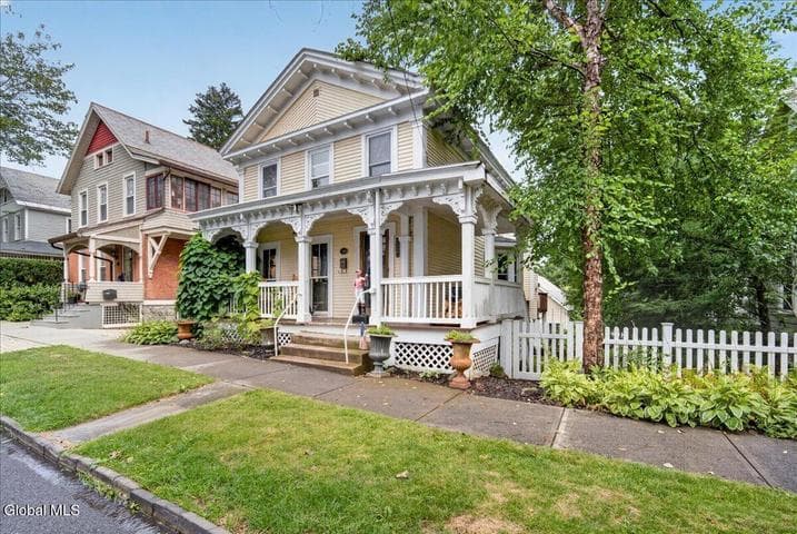 154 Woodlawn Avenue, Saratoga Springs, NY, photo 3