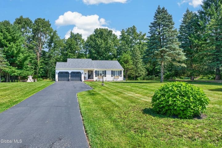 1605 Tina Lane, Schodack, NY