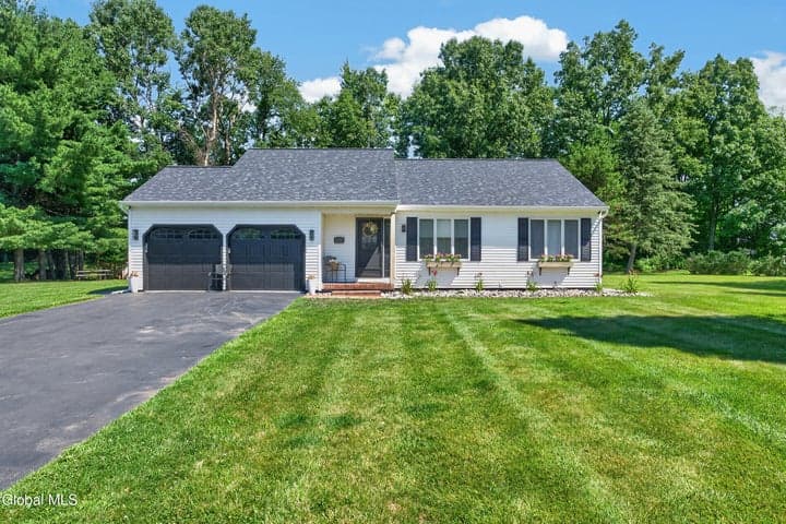 1605 Tina Lane, Schodack, NY, photo 2