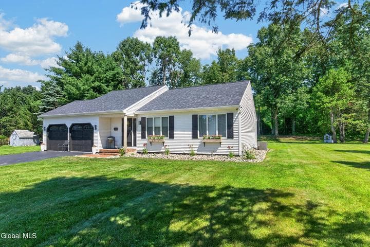1605 Tina Lane, Schodack, NY, photo 3