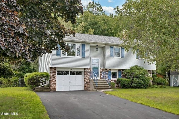 2942 W Old State Road, Schenectady, NY