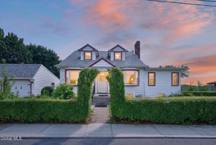 53 Tallmadge Place, Mechanicville, NY