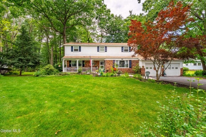 2 Valdepenas Lane, Clifton Park, NY, photo 3