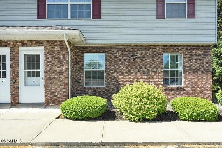 25B Pine Lane #APT 8, Albany, NY