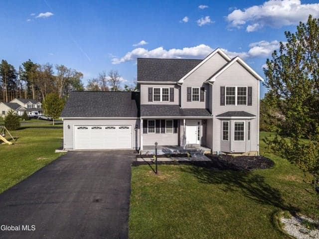 11 Anna Lane, Halfmoon, NY