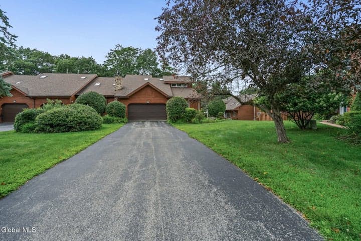 18 Lillian Lane, Troy, NY, photo 4