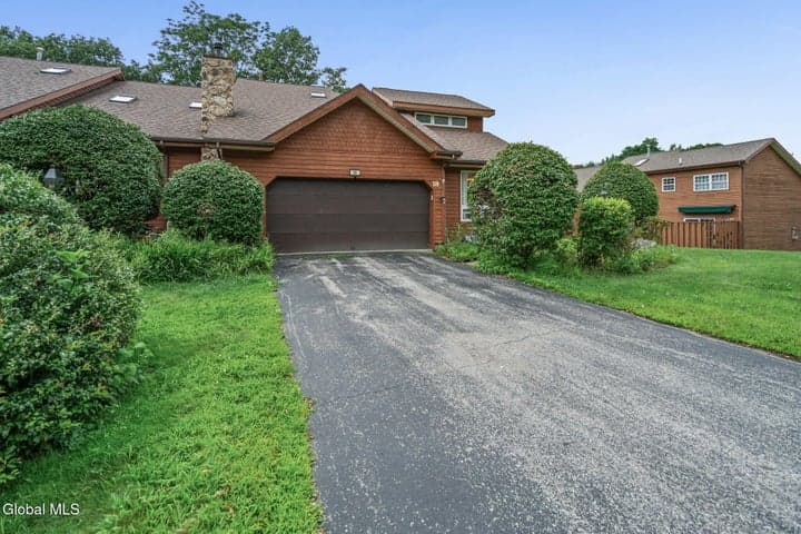 18 Lillian Lane, Troy, NY, photo 5