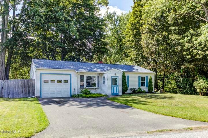 28 Amelia Drive, Schenectady, NY, photo 5