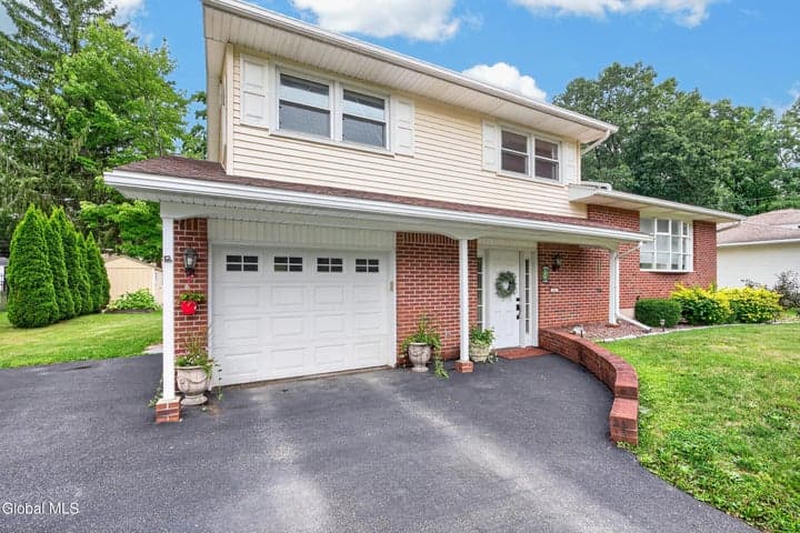 11 Evergreen Drive, Voorheesville, NY, photo 3