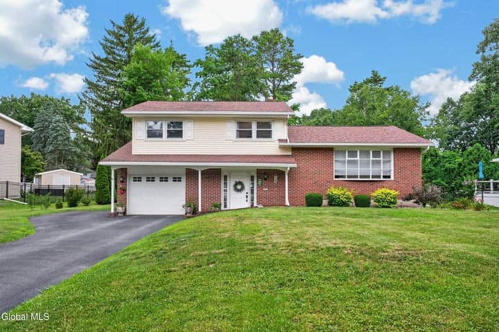 11 Evergreen Drive, Voorheesville, NY