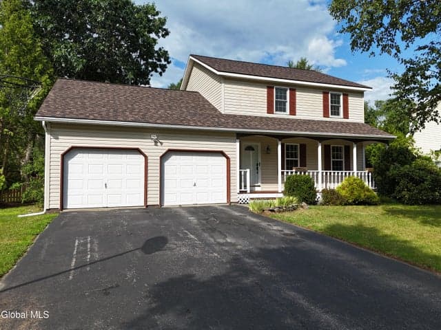 6 Aberdeen Way, Wilton, NY, photo 1