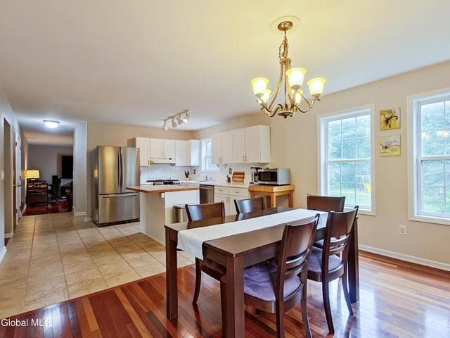6 Aberdeen Way, Wilton, NY, photo 2