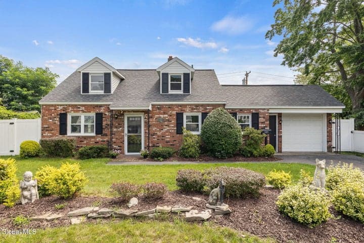 1021 Roberta Road, Rotterdam, NY