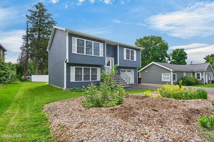 39 New Jersey Avenue, East Greenbush, NY