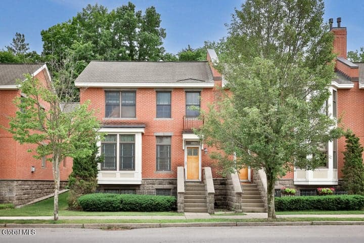150 High Rock Avenue, Saratoga Springs, NY, photo 1