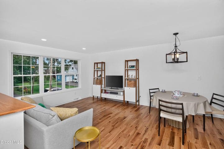 39 New Jersey Avenue, East Greenbush, NY, photo 2