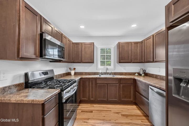 39 New Jersey Avenue, East Greenbush, NY, photo 3
