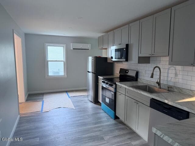 205 Tampa Avenue, East Greenbush, NY, photo 3