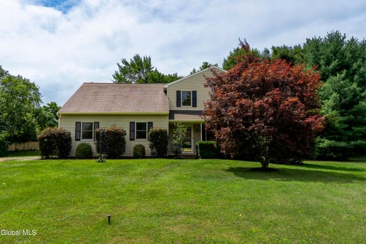 33 Armstrong Circle, Altamont, NY, photo 2