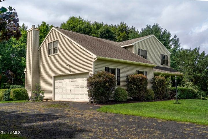 33 Armstrong Circle, Altamont, NY, photo 3