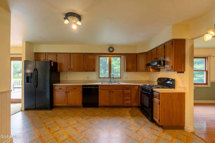 33 Armstrong Circle, Altamont, NY, photo 4